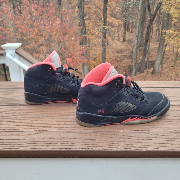 Women’s Jordan 5 black size 7Y - Picture 6 of 10
